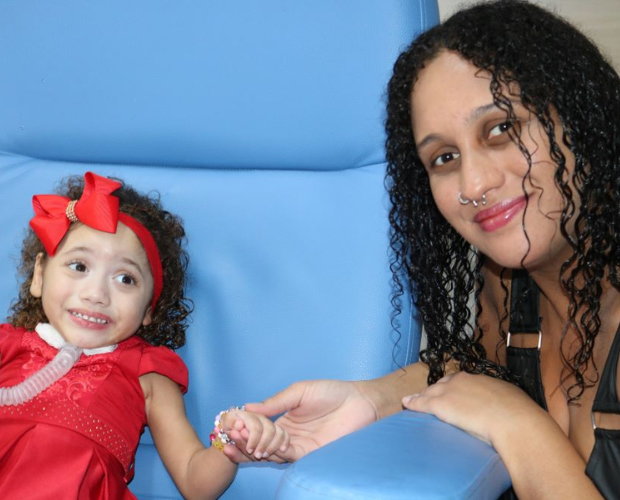 Alta de paciente de 3 anos do setor de Pediatria emociona a todos no CHSL